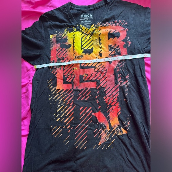 #29 Hurley tshirt - Picture 4 of 5